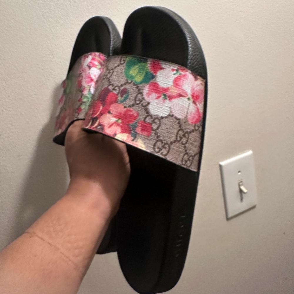 Gucci Black Leather Sandals